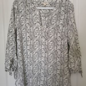 Jane and DelanceyLarge black and off white blouse